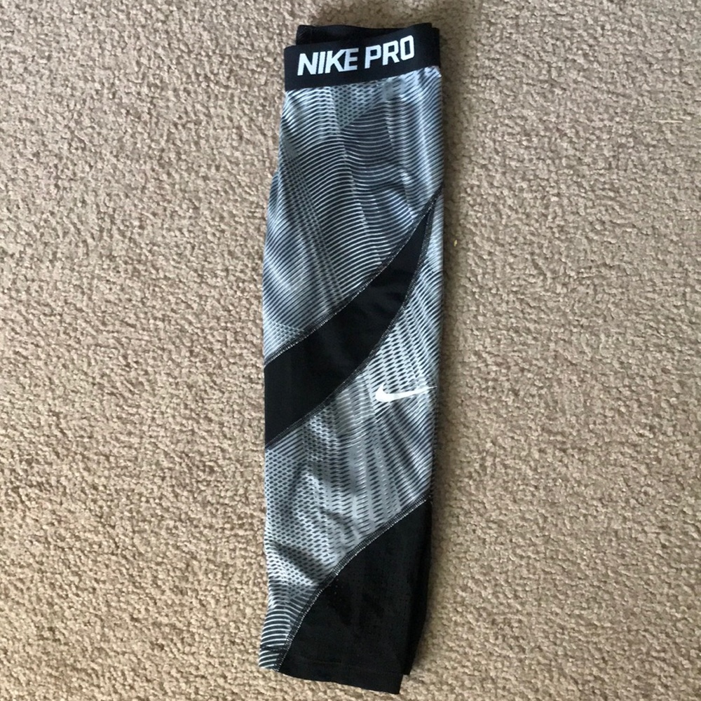 Nike Pro Mid rise leggings